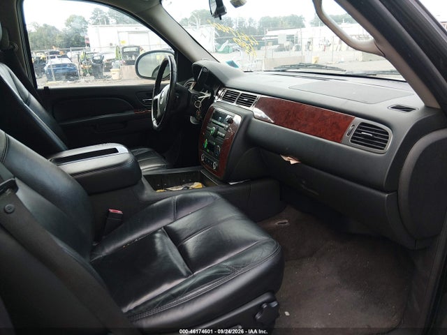 46174601 :رقم المزاد ، 1GNUKJE31AR235063 vin ، 2010 Chevrolet Suburban 1500 Lt1 مزاد بيع