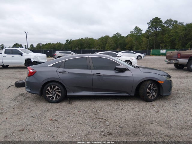 46174611 :رقم المزاد ، 2HGFC2F71HH524963 vin ، 2017 Honda Civic Ex مزاد بيع