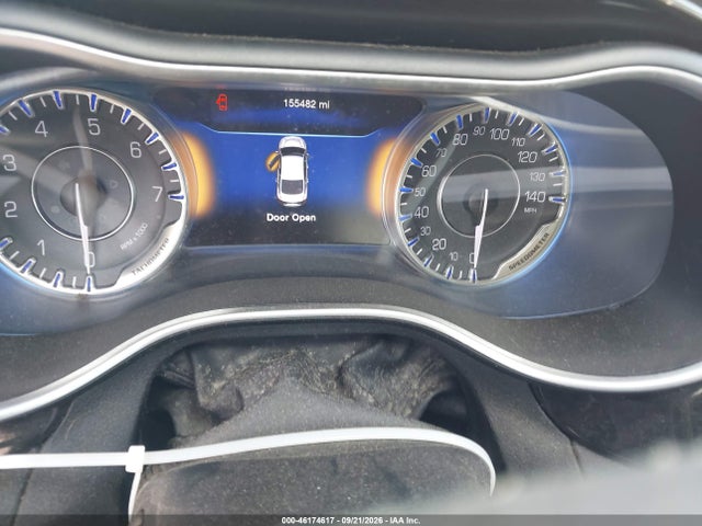 46174617 :رقم المزاد ، 1C3CCCCG4FN517042 vin ، 2015 Chrysler 200 C مزاد بيع