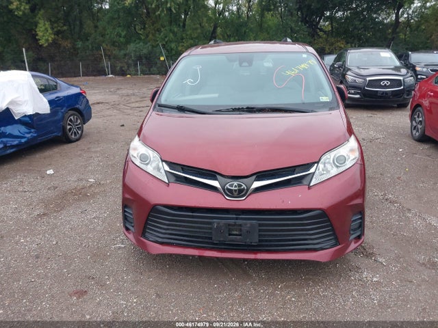 46174979 :رقم المزاد ، 5TDJZ3DC3JS204113 vin ، 2018 Toyota Sienna Le 7 Passenger مزاد بيع