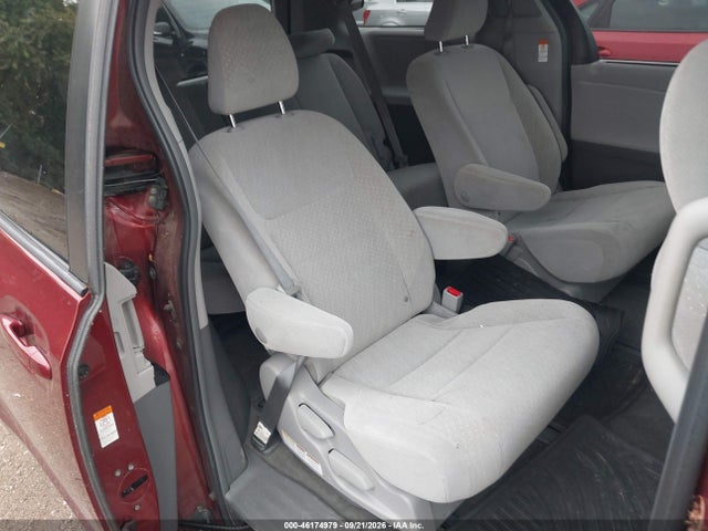 46174979 :رقم المزاد ، 5TDJZ3DC3JS204113 vin ، 2018 Toyota Sienna Le 7 Passenger مزاد بيع