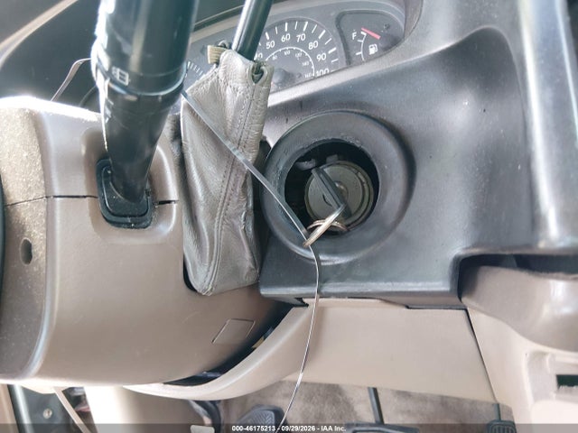 Продажа на аукционе авто 2000 Toyota Sienna Le/xle, vin: 4T3ZF13C7YU213309, номер лота: 46175213