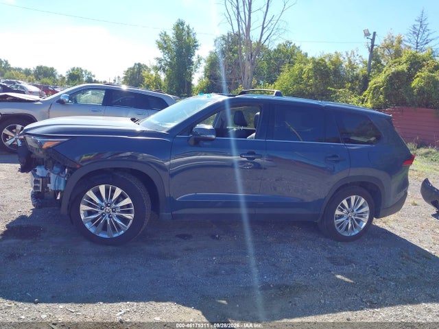 Продаж на аукціоні авто 2024 Toyota Grand Highlander Platinum, vin: 5TDAAAB56RS045440, номер лоту: 46175311