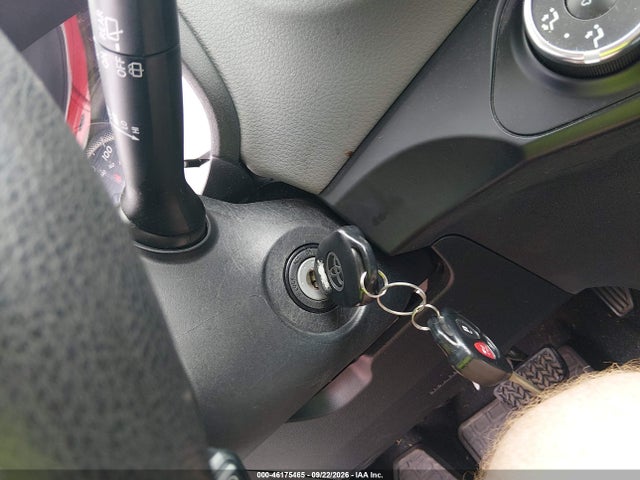 46175465 :رقم المزاد ، VNKKTUD39FA052796 vin ، 2015 Toyota Yaris Le مزاد بيع