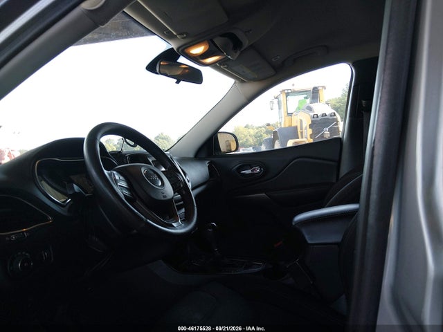 2019 Jeep Cherokee Latitude Fwd მანქანა იყიდება აუქციონზე, vin: 1C4PJLCB1KD241586, აუქციონის ნომერი: 46175528