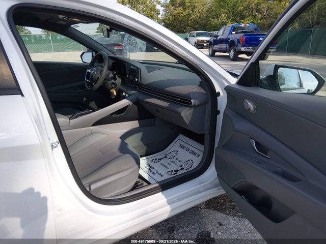 Продажа на аукционе авто 2021 Hyundai Elantra Se, vin: 5NPLL4AG2MH048521, номер лота: 46175609