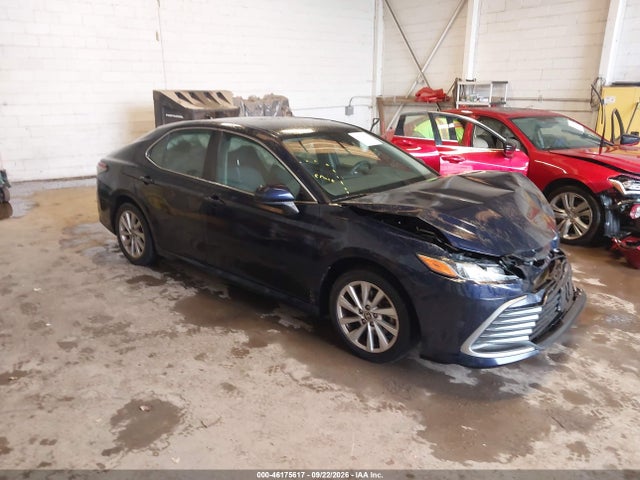46175617 :رقم المزاد ، 4T1C11AK7NU634773 vin ، 2022 Toyota Camry Le مزاد بيع