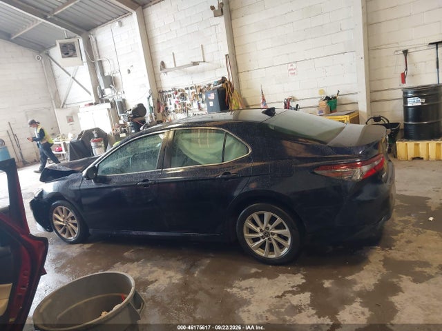 46175617 :رقم المزاد ، 4T1C11AK7NU634773 vin ، 2022 Toyota Camry Le مزاد بيع