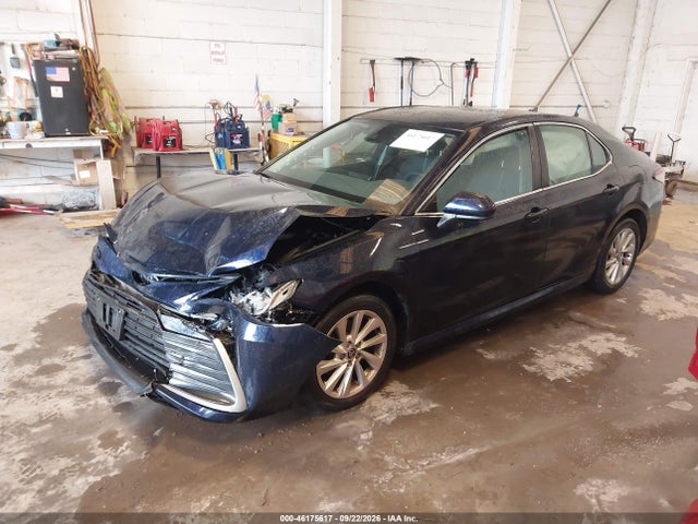 46175617 :رقم المزاد ، 4T1C11AK7NU634773 vin ، 2022 Toyota Camry Le مزاد بيع