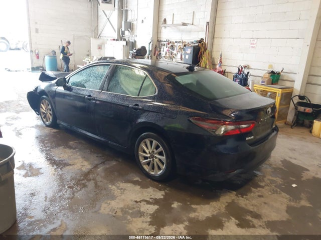 46175617 :رقم المزاد ، 4T1C11AK7NU634773 vin ، 2022 Toyota Camry Le مزاد بيع