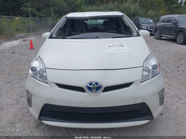 JTDKN3DU0F1995908 Toyota Prius Two