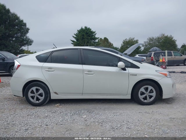 JTDKN3DU0F1995908 Toyota Prius Two
