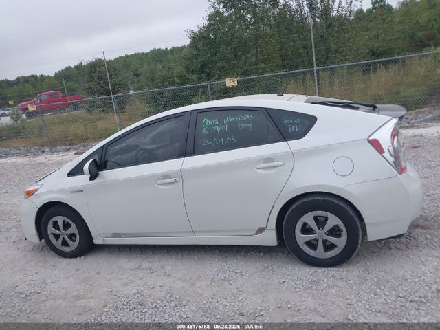 JTDKN3DU0F1995908 Toyota Prius Two