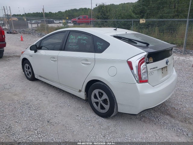 JTDKN3DU0F1995908 Toyota Prius Two
