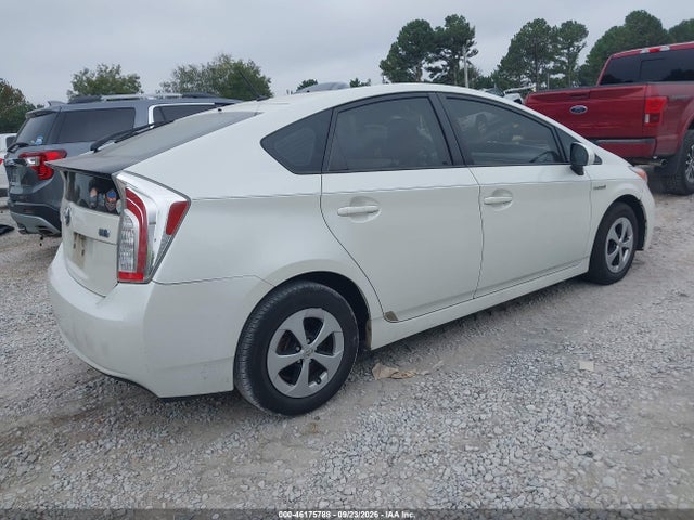 JTDKN3DU0F1995908 Toyota Prius Two