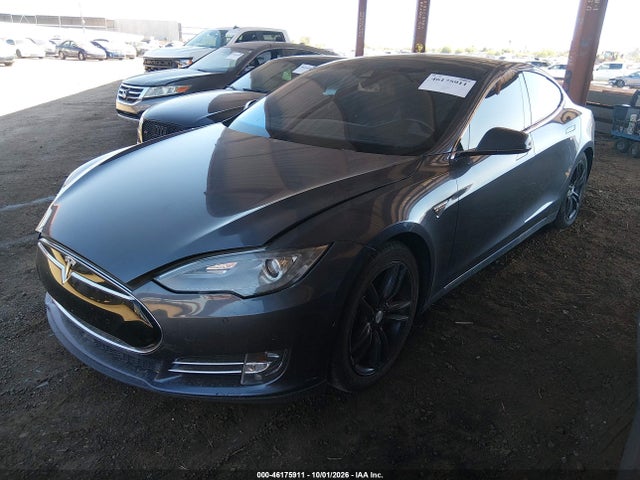 Tesla Model S P85 2014 5YJSA1H13EFP59565 Image 2