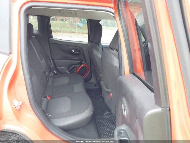 46176220 :رقم المزاد ، ZACCJBCBXHPE70643 vin ، 2017 Jeep Renegade Trailhawk 4x4 مزاد بيع