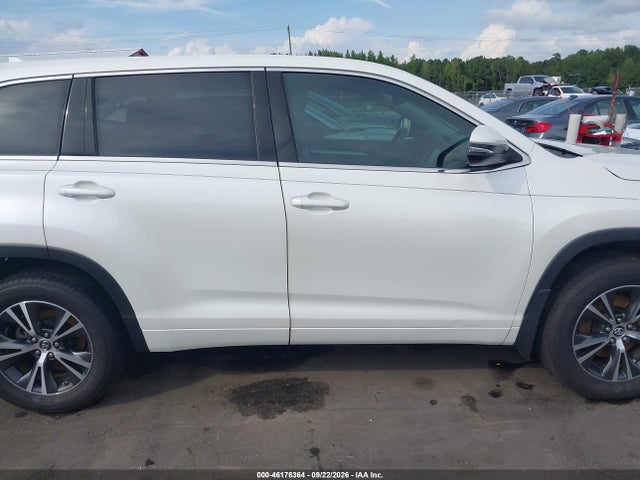 2018 Toyota Highlander Le Plus მანქანა იყიდება აუქციონზე, vin: 5TDBZRFH1JS909525, აუქციონის ნომერი: 46176364