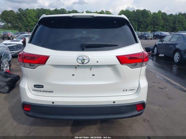 2018 Toyota Highlander Le Plus მანქანა იყიდება აუქციონზე, vin: 5TDBZRFH1JS909525, აუქციონის ნომერი: 46176364