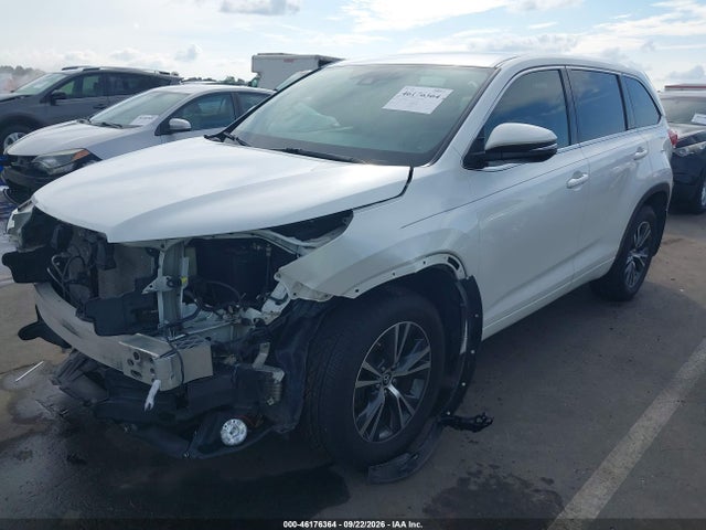 2018 Toyota Highlander Le Plus მანქანა იყიდება აუქციონზე, vin: 5TDBZRFH1JS909525, აუქციონის ნომერი: 46176364