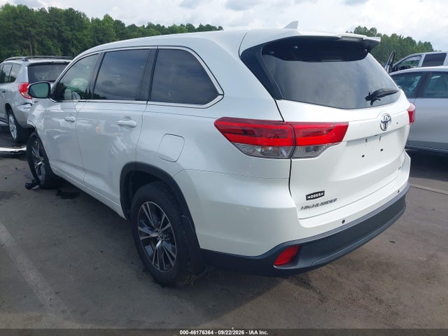2018 Toyota Highlander Le Plus მანქანა იყიდება აუქციონზე, vin: 5TDBZRFH1JS909525, აუქციონის ნომერი: 46176364