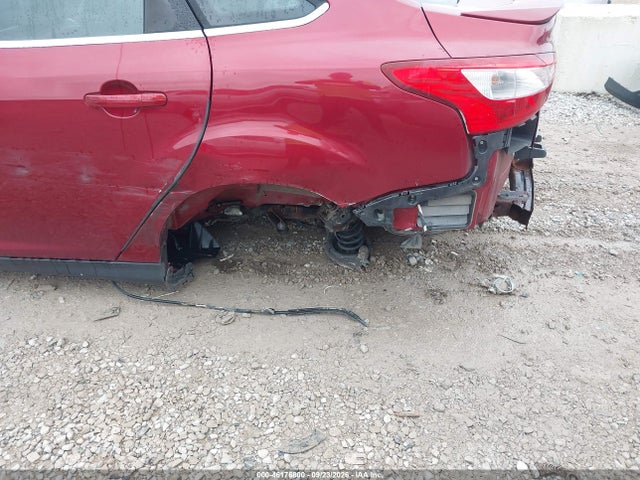 2014 Ford Focus Titanium მანქანა იყიდება აუქციონზე, vin: 1FADP3J21EL438763, აუქციონის ნომერი: 46176800
