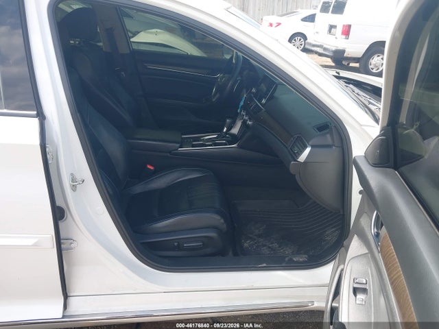 Продаж на аукціоні авто 2018 Honda Accord Touring, vin: 1HGCV1F96JA047007, номер лоту: 46176840