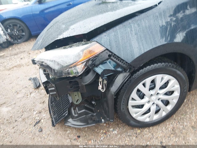 46177010 :رقم المزاد ، 5YFBURHEXJP818313 vin ، 2018 Toyota Corolla Le مزاد بيع