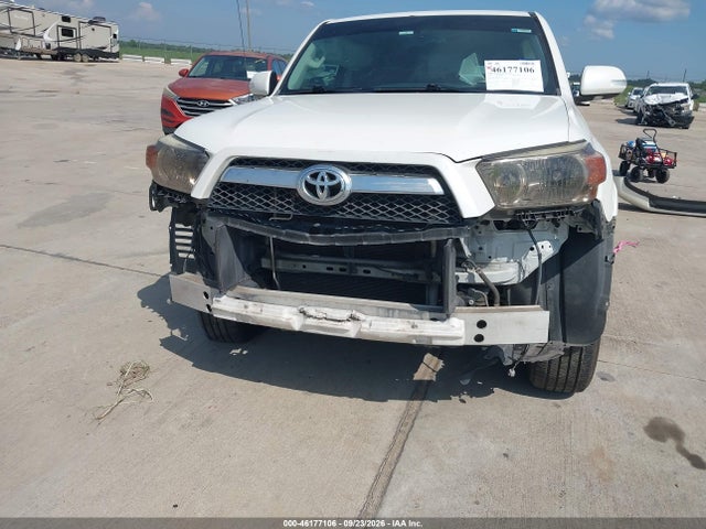 46177106 :رقم المزاد ، JTEZU5JR4C5045452 vin ، 2012 Toyota 4runner Sr5 مزاد بيع