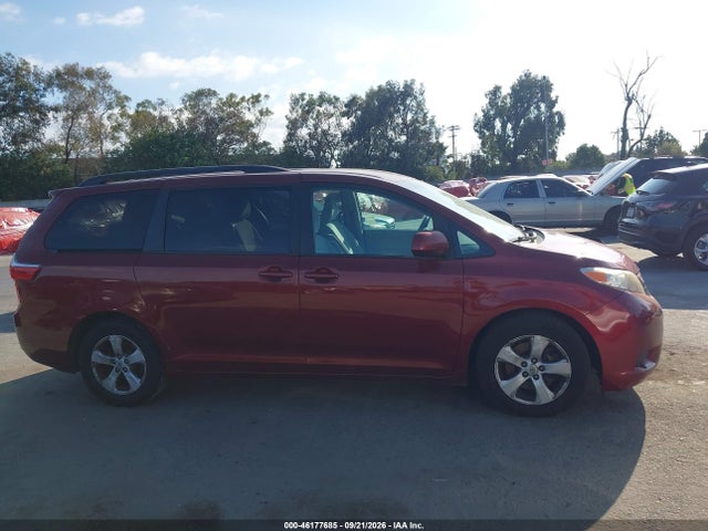 5TDKZ3DC7HS830133 Toyota Sienna Le 8 Passenger