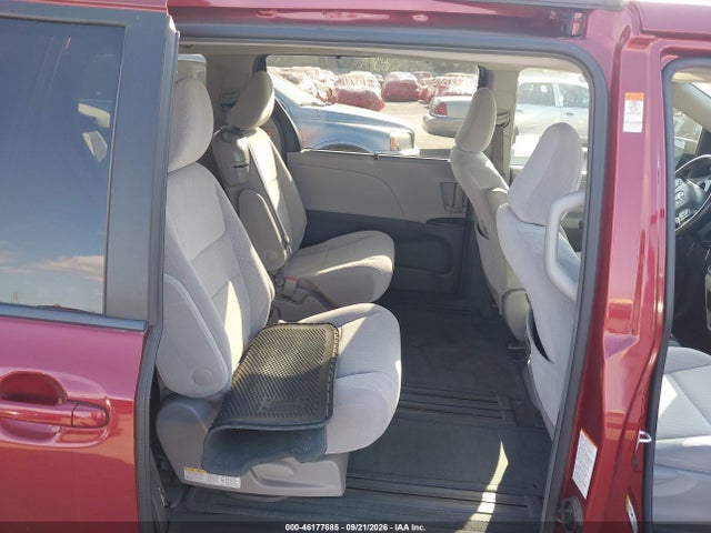 5TDKZ3DC7HS830133 Toyota Sienna Le 8 Passenger