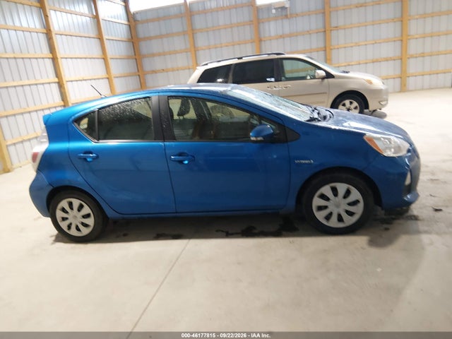 46177815 :رقم المزاد ، JTDKDTB32D1557563 vin ، 2013 Toyota Prius C Two مزاد بيع