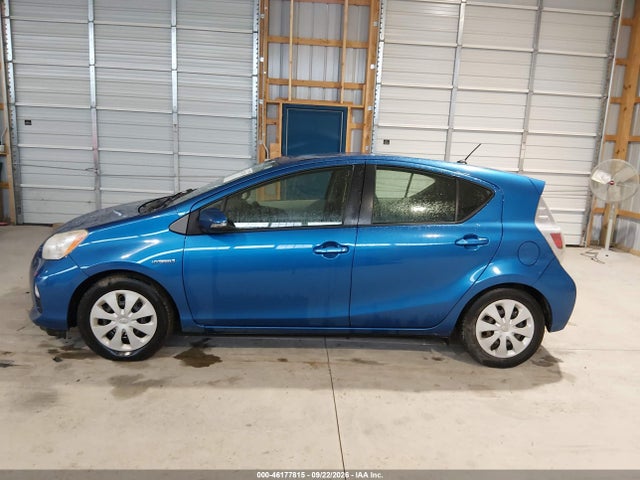 46177815 :رقم المزاد ، JTDKDTB32D1557563 vin ، 2013 Toyota Prius C Two مزاد بيع