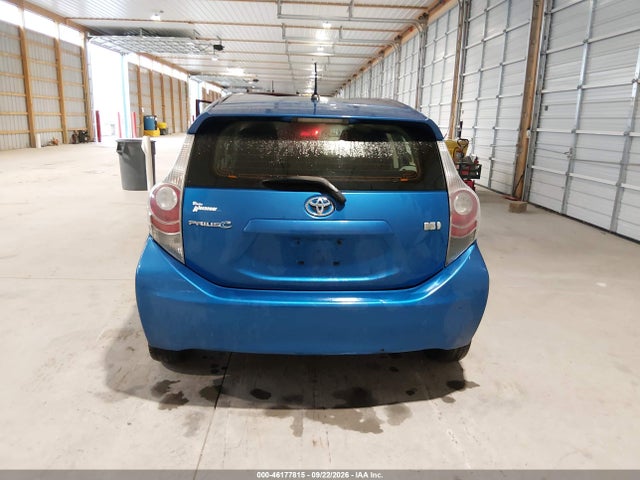 46177815 :رقم المزاد ، JTDKDTB32D1557563 vin ، 2013 Toyota Prius C Two مزاد بيع