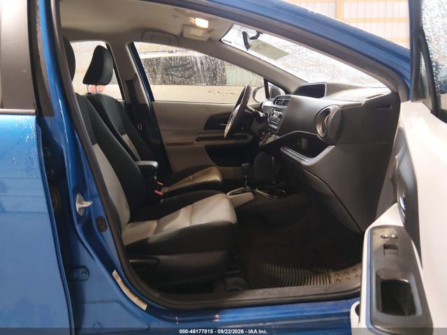 46177815 :رقم المزاد ، JTDKDTB32D1557563 vin ، 2013 Toyota Prius C Two مزاد بيع