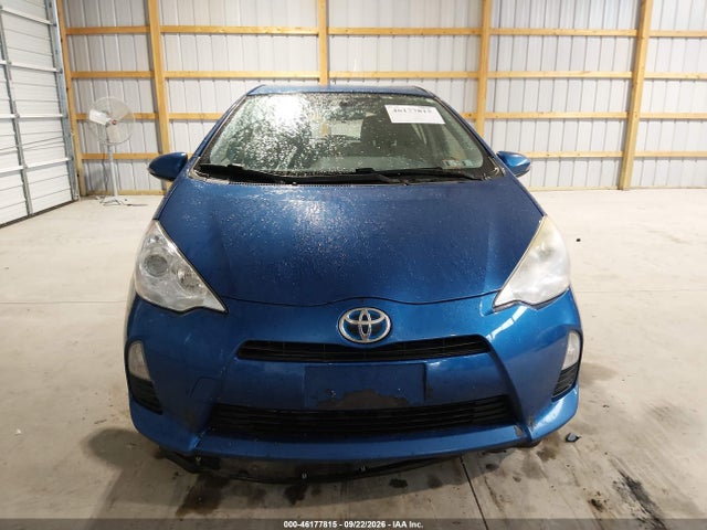 46177815 :رقم المزاد ، JTDKDTB32D1557563 vin ، 2013 Toyota Prius C Two مزاد بيع