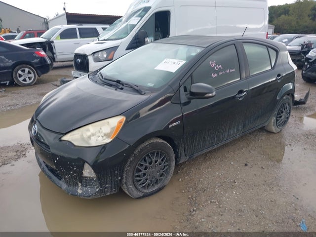 46177824 :رقم المزاد ، JTDKDTB38C1520645 vin ، 2012 Toyota Prius C Two مزاد بيع