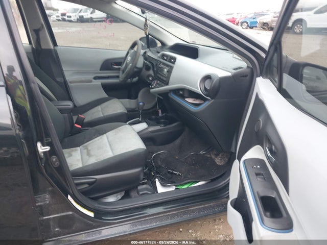 46177824 :رقم المزاد ، JTDKDTB38C1520645 vin ، 2012 Toyota Prius C Two مزاد بيع