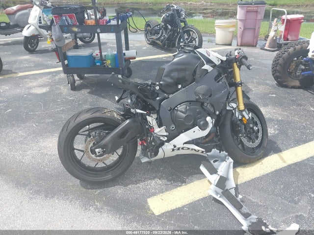 JH2SC7712TK900275 Honda CBR1000 RR