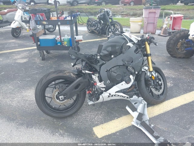 JH2SC7712TK900275 Honda CBR1000 RR