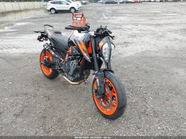 2022 VBKTU9409NM830765 zdjęcie główne