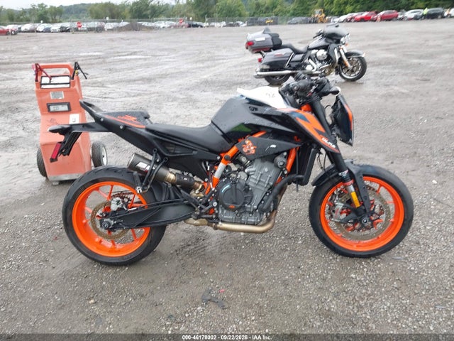 KTM 890 Duke R 2022 VBKTU9409NM830765 Image 12