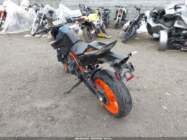 KTM 890 Duke R 2022 VBKTU9409NM830765 Image 3