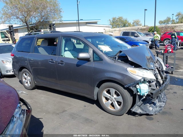 46178028 :رقم المزاد ، 5TDKK3DC8ES471097 vin ، 2014 Toyota Sienna Le V6 8 Passenger مزاد بيع