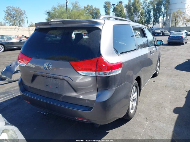 46178028 :رقم المزاد ، 5TDKK3DC8ES471097 vin ، 2014 Toyota Sienna Le V6 8 Passenger مزاد بيع