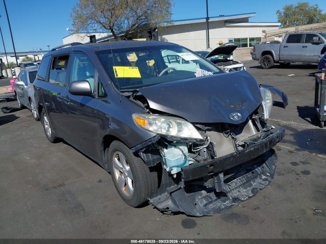 46178028 :رقم المزاد ، 5TDKK3DC8ES471097 vin ، 2014 Toyota Sienna Le V6 8 Passenger مزاد بيع