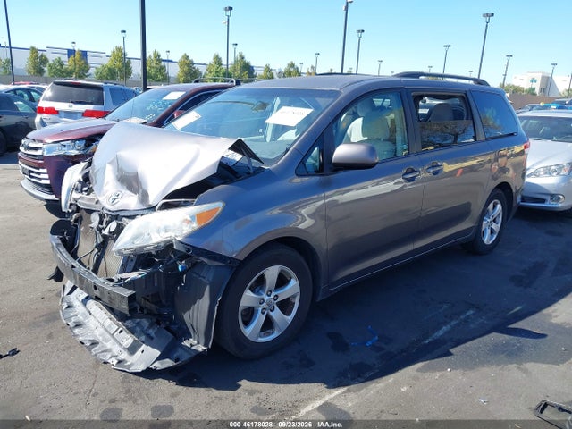 46178028 :رقم المزاد ، 5TDKK3DC8ES471097 vin ، 2014 Toyota Sienna Le V6 8 Passenger مزاد بيع