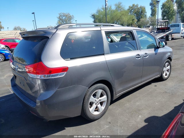 46178028 :رقم المزاد ، 5TDKK3DC8ES471097 vin ، 2014 Toyota Sienna Le V6 8 Passenger مزاد بيع
