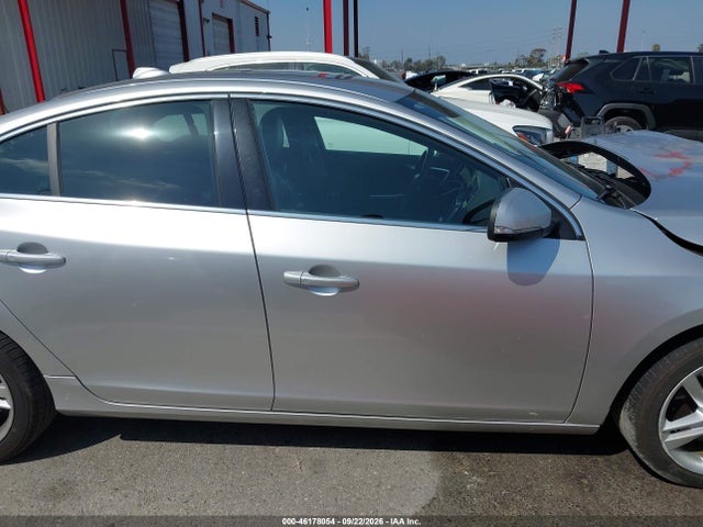 46178054 :رقم المزاد ، YV140MFK2F1340491 vin ، 2015 Volvo S60 T5 Premier مزاد بيع