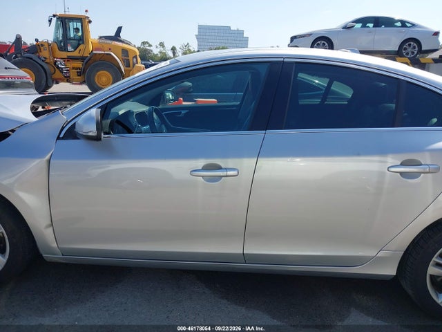 46178054 :رقم المزاد ، YV140MFK2F1340491 vin ، 2015 Volvo S60 T5 Premier مزاد بيع